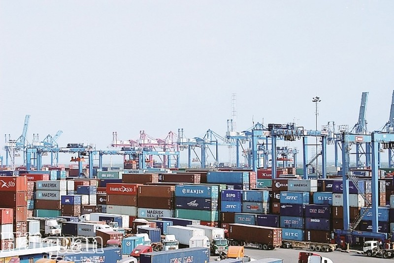 Hàng hóa XNK qua cảng Cát Lái còn gần 3.000 container chưa có người nhận