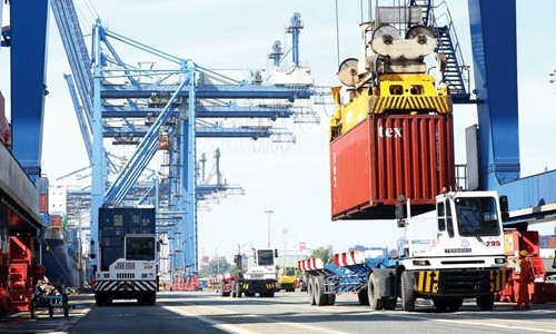 Thu ngân sách từ hoạt động xuất nhập khẩu tháng 11 ước đạt 13 nghìn tỷ đồng