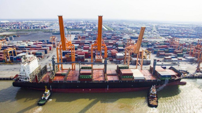 Theo đánh giá, hãng tàu nước ngoài đang hưởng lợi rất lớn khi thu phí THC của chủ hàng Việt Nam cao và chỉ phải trả cho cảng 30 - 45% phí thu được - Ảnh minh họa