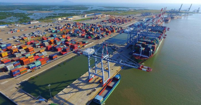Dù việc điều chỉnh giá dịch vụ cảng biển là cần thiết, giúp doanh nghiệp cảng có điều kiện tái đầu tư hạ tầng, thiết bị, song Bộ GTVT chỉ đạo các cơ quan chức năng nghiên cứu thận trọng, tránh phát sinh chi phí logistics, gây bất lợi cho chủ hàng Việt - Ảnh minh họa